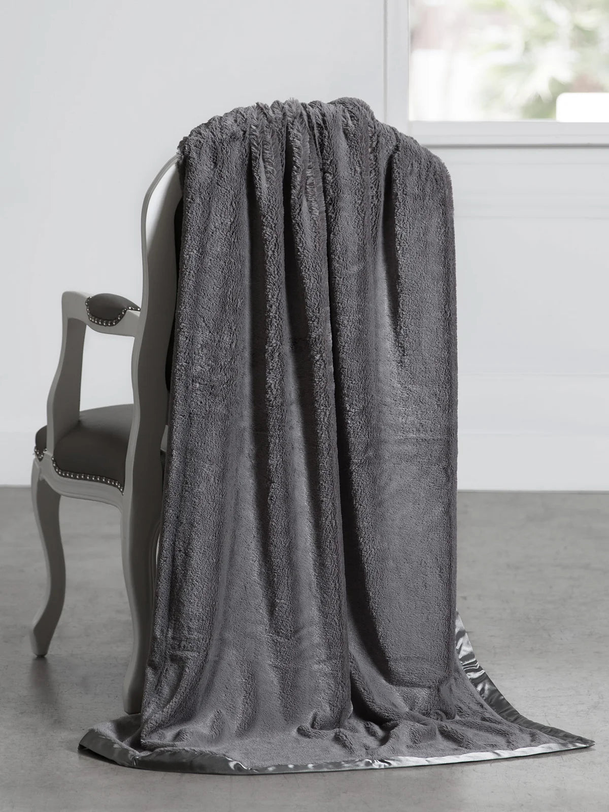 Little Giraffe Luxe Adult Throw