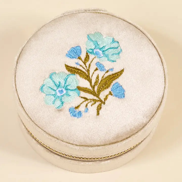The Darling Effect Round Velvet Jewelry Case
