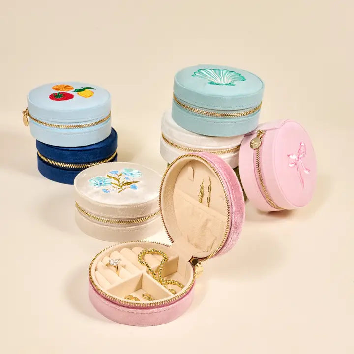The Darling Effect Round Velvet Jewelry Case